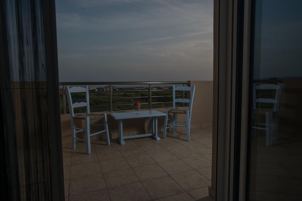 Elpidis Villa Кокинос Пиргос Стая снимка