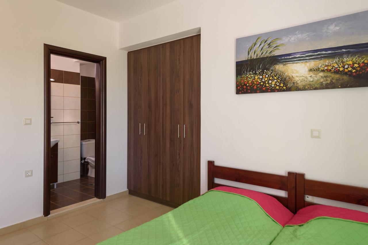 Elpidis Villa Кокинос Пиргос Екстериор снимка